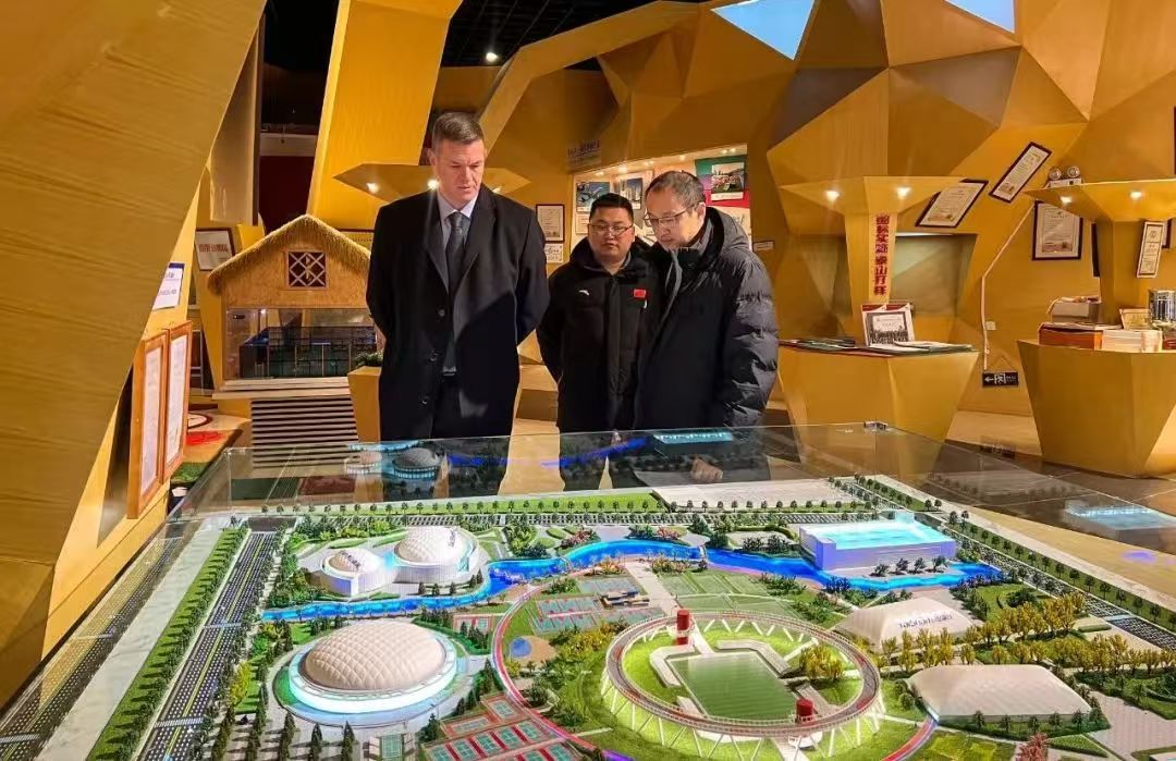 国际柔道联合会副主席卡洛斯·艾力克莅临米兰·(milan)体育参观交流